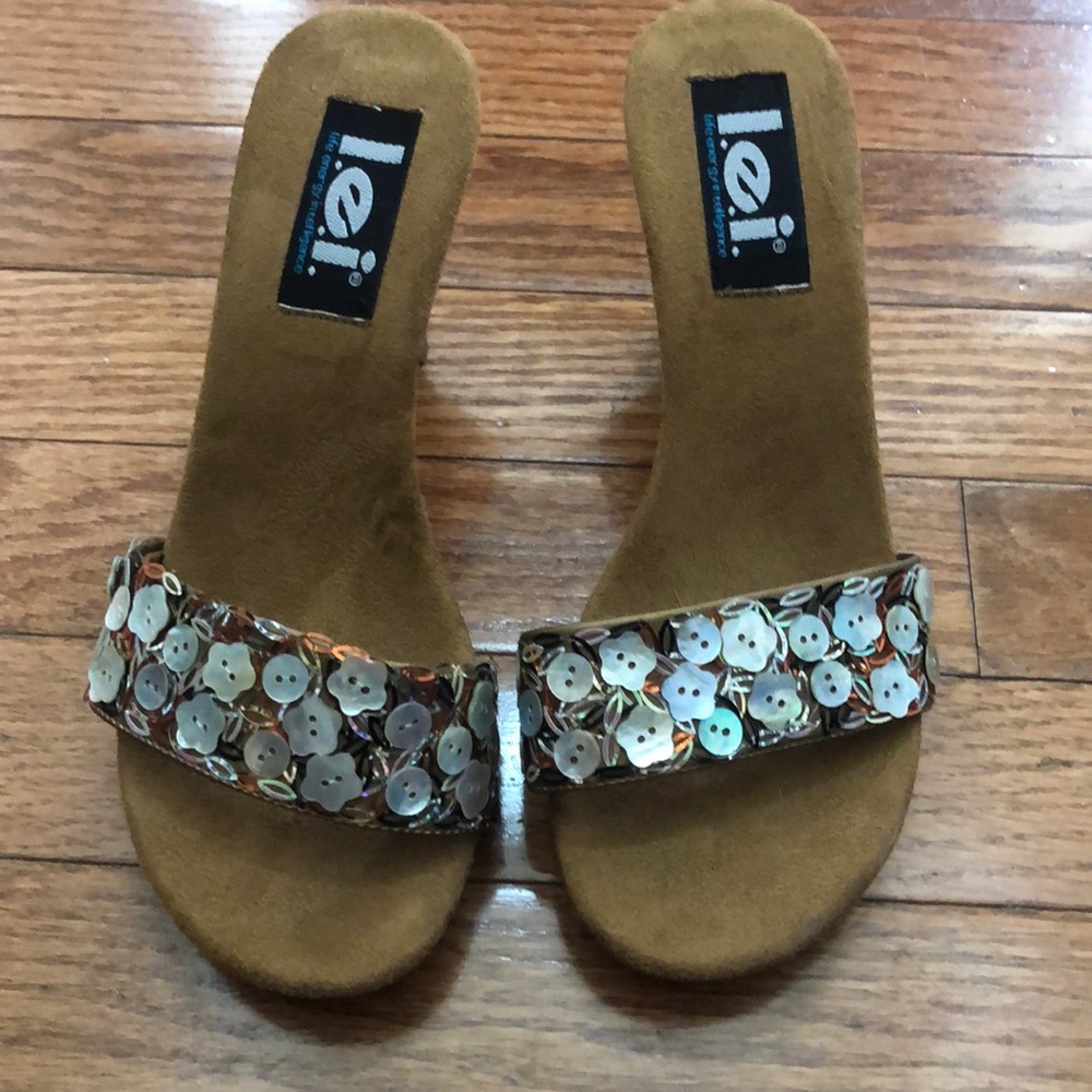 🛍SALE🛍l.e.i. Women’s peep toe heels size 6 1/2